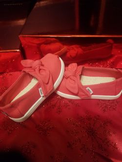 TOMS GIRLS SHOES (SZ 6)