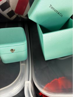 1 Tiffany & co Ring Box 📦 w/ 2 Pouches