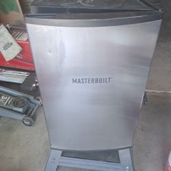 Masterbuilt ELECTRIC SMOKERS  W/ COVER