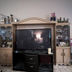 Entertainment Center & TV Stand