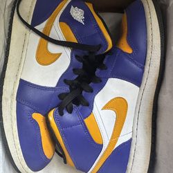 Size 6.5 Air Jordan 1 Mid (GS)