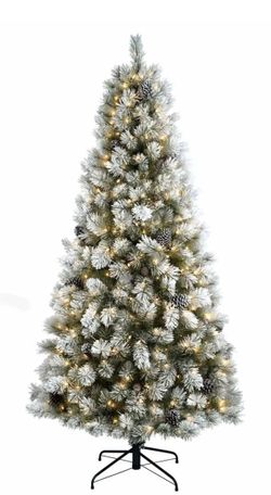 Brand New 7 Ft Christmas Tree