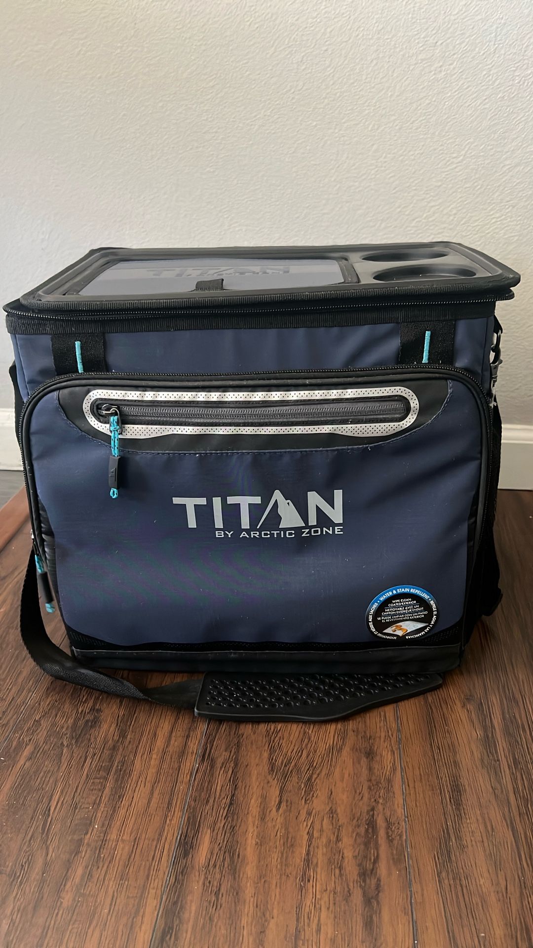 NEW NO TAGS: Titan 40-can Collapsible Cooler