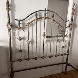 Antique Victorian Bed - Full