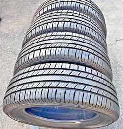 235  65 18 Michelin Tires Con 80% de Vida Las 4