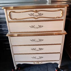 Dresser For SALE 