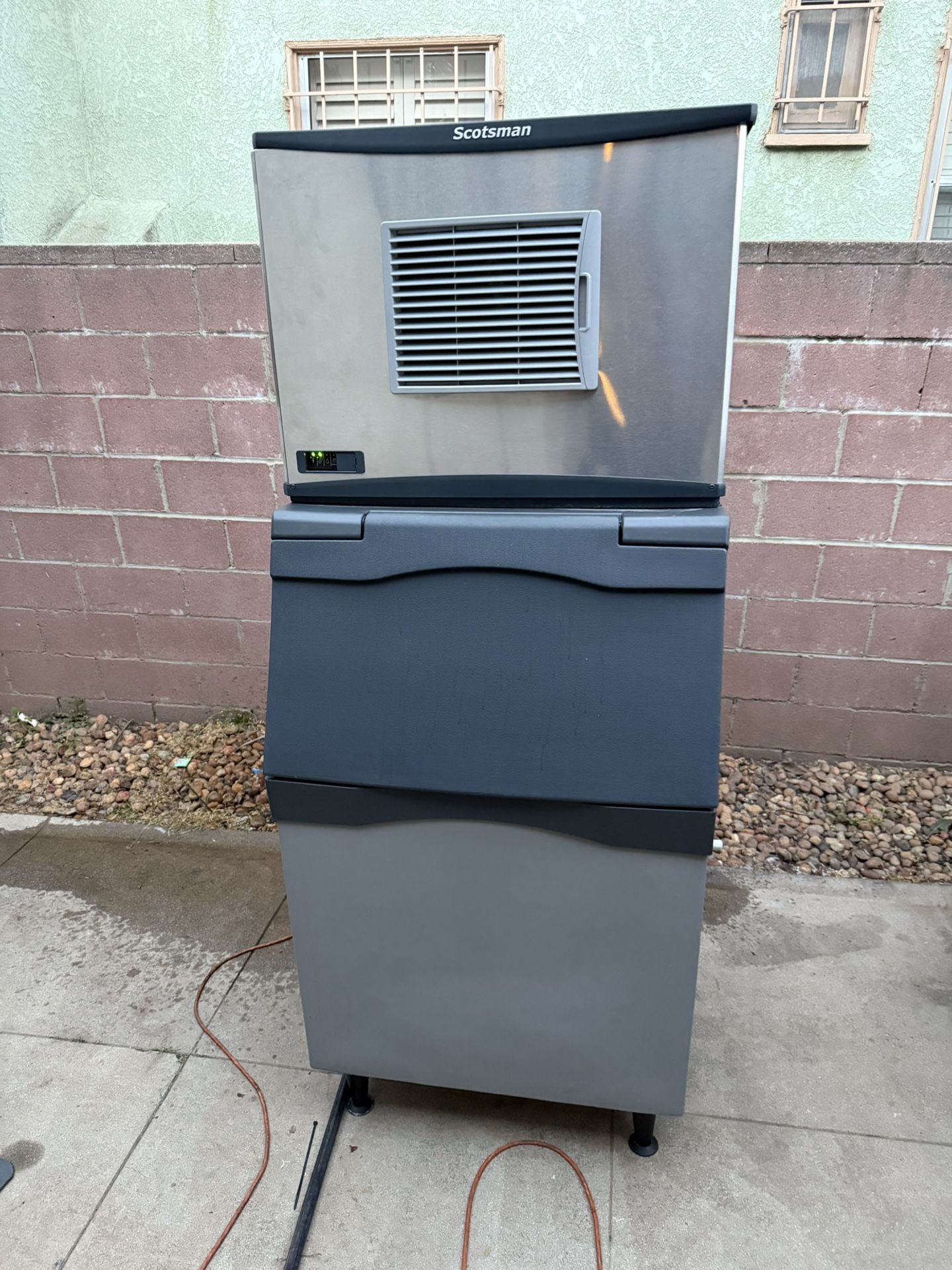 Ice Machine Maker. 500lbs