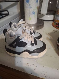 Jordan 4 size 4 c  (2pair )and piar timberland size 5