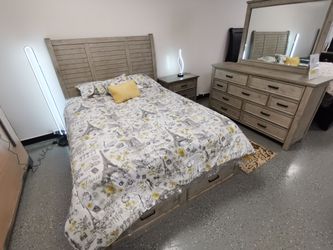 Queen Size Bedroom Set