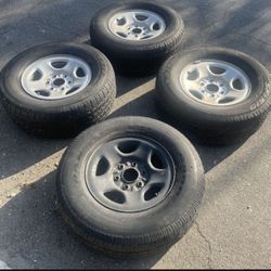 4 - 255/70r16 6x5.5 6x139.7 Chevy Silverado Stock Wheels Rims With Good 80% Treads Tires!!!!
