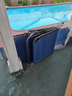 Free Lounge Chairs