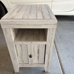 White Plank End Table With Distressed Finish