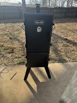 Dyna-Glo DGX780BDC-D 36" Vertical Charcoal Smoker Black