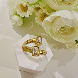 Elegant 18k Gold Adjustable Ring 