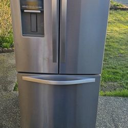 Whirlpool Fridge Size 30w 31d 67h) I Can Help You With Free Delivery Within 10 miles distance