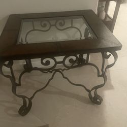 Beautiful Coffee Table And Side Table Set 