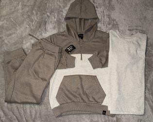 Kenneth Cole 3 Piece Jogger Set Size 5 Kids