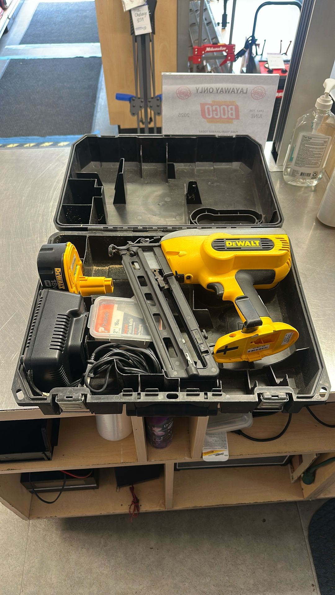Dewalt Battery Powered Nailer With Charger And 2” Nails 16gauge $159