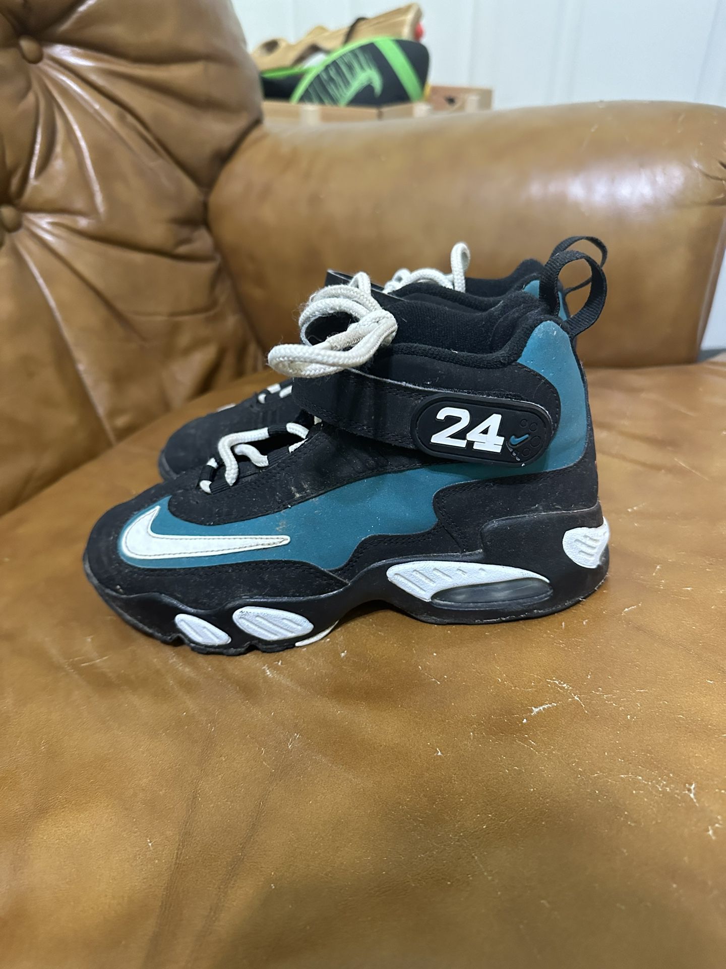 Kids Griffey Nikes Shoes Size 2.5 Youth 