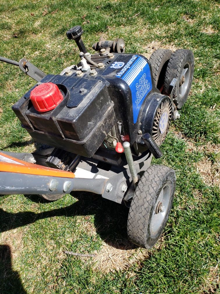 Husqvarna le389 edger trimmer gas for Sale in Southington, CT OfferUp