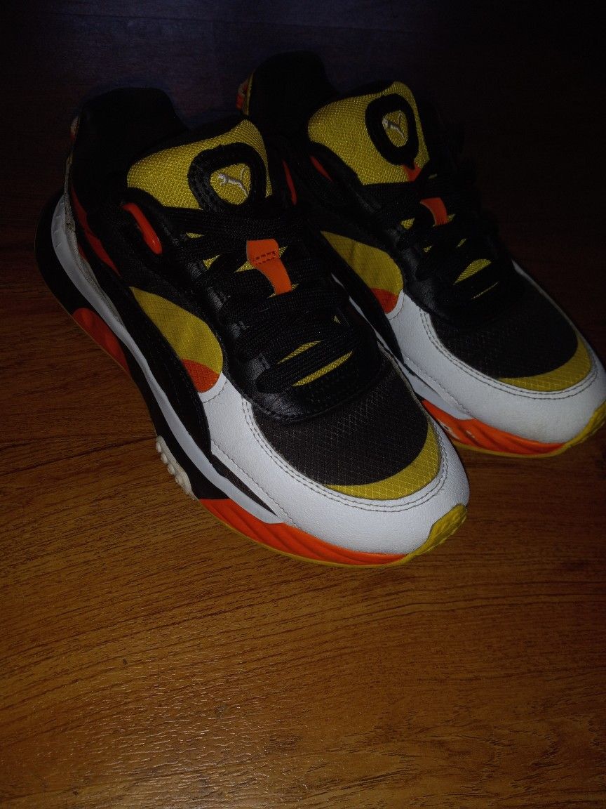 Puma Wild Riders Size 6y or Womens Size 8