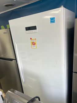 Stand up deep freezer