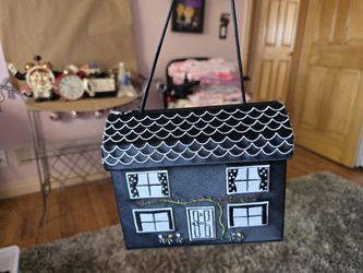BLACK LULU HOUSE CLUTCH BAG