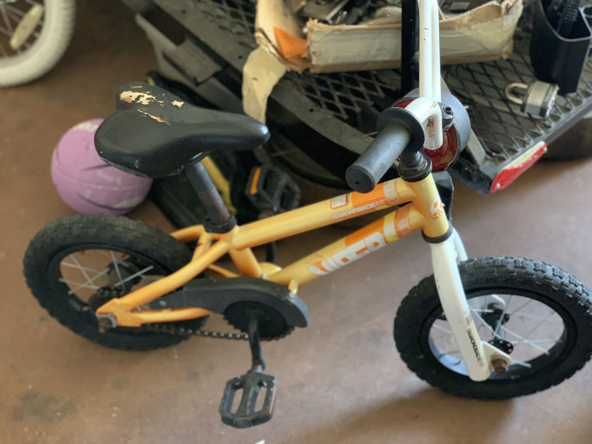 Small orange bike w/training wheels