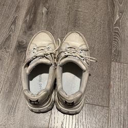 Girl Naked Wolf Shoes Size 34