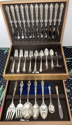 Vintage Oneida Michelangelo Silverware Set - 72 Pc + Wooden Storage Box & Serving Pieces