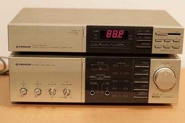 Pioneer A-X5 Stereo Amplifier and  Pioneer F-X5 AM/FM Digital Tuner Combo