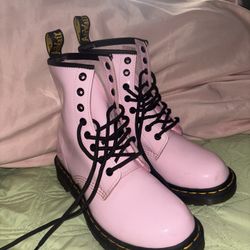 BABY PINK DOC MARTENS SIZE 7