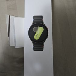 Samsung 7 Galaxy Watch Green 44mm Bluetooth- New-