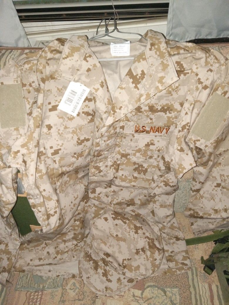 US Navy AOR1 Desert Camo Top And Cover, New W/Tags