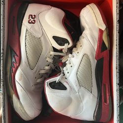 Jordan 5 Retro 'Fire Red