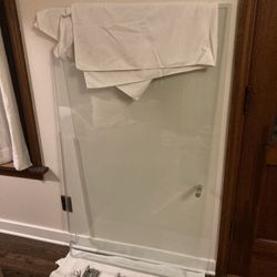 Frameless Glass Tub Door