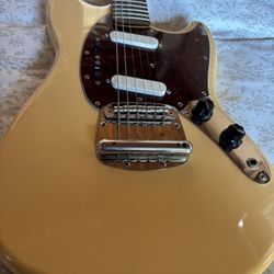 Squier Mustang 