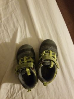 Osh kosh toddler shoes size 6