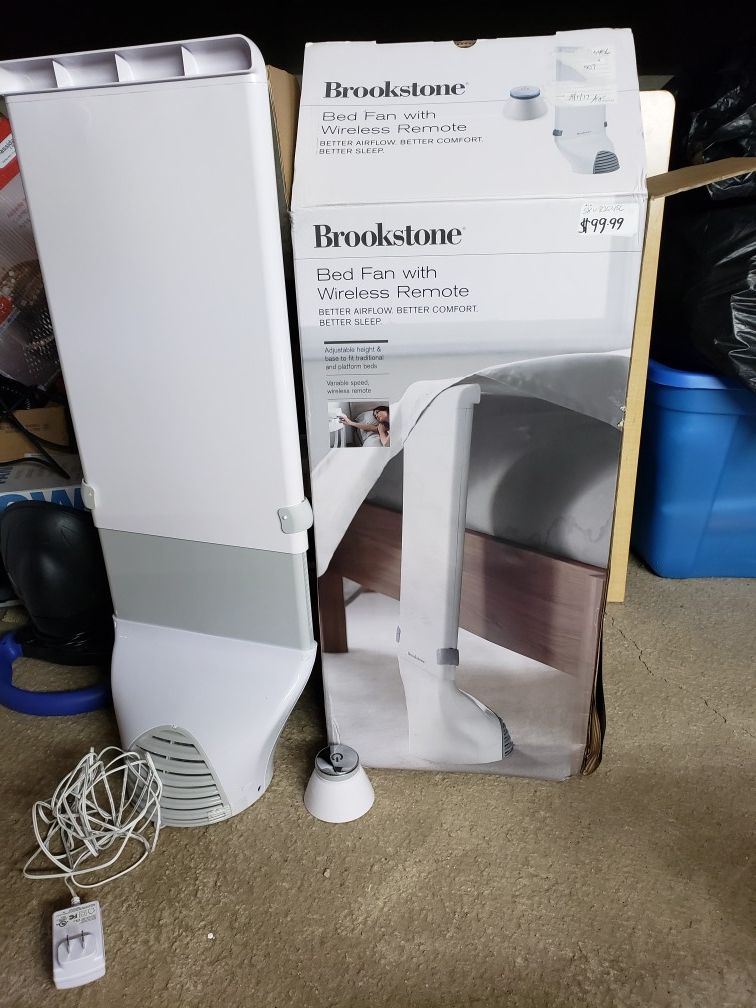 Brookstone bed fan with wireless remote model 826456