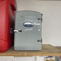 Mini Cooling Fridge 