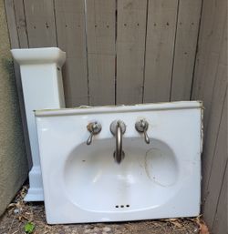 Pedestal Sink