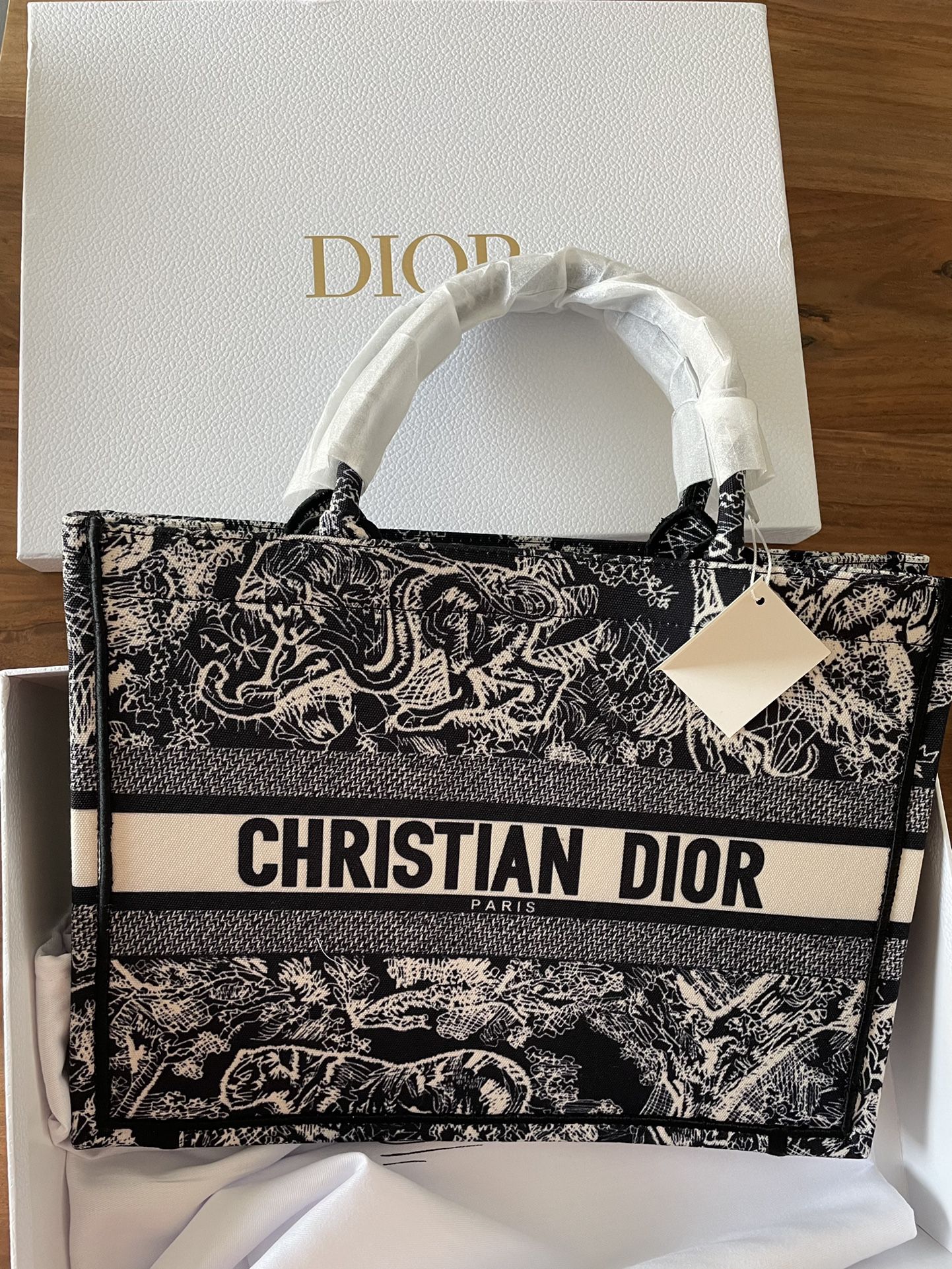Dior Bobby Bag for Sale in Medley, FL - OfferUp