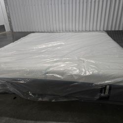 Tempurpedic Queen Size Mattress 