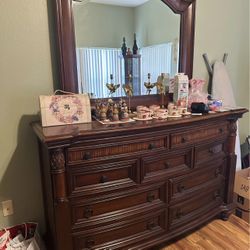 Queen Size Bedroom Set ( Deliver Available) 