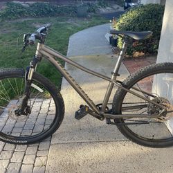 Specialized Pitched, hardtail Medium Mountain Bike