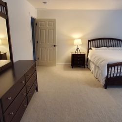 Queen bed 4pc Set - Bed, Dresser, Mirror, Nightstand