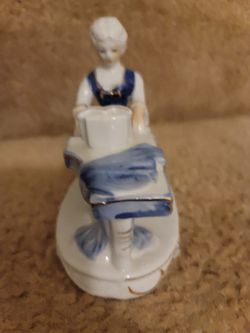 Porceine Figurine( Lady Playing Piano)