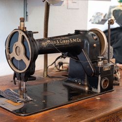 Antique Industrial Sewing Machine – G & GIBBS S.M. Co. – Heavy Duty  