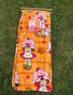 Strawberry shortcake blanket