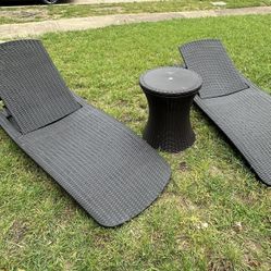 Outdoor Lounge Chairs